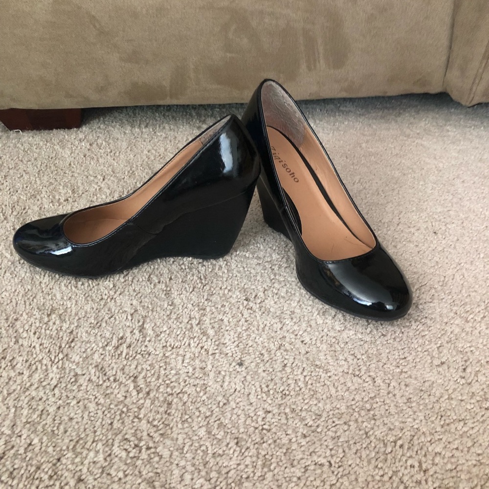 GUC Zigi Soho Black Wedges Size 8